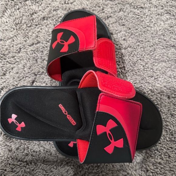 Brand new under Armour slides size 7 - Picture 4 of 4